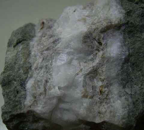 Axinite-(Fe)